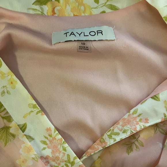 Floral Pink Long Sleeve Dress - Taylor Size 10 - Picture 4 of 4